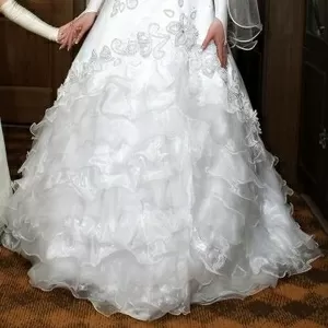 Продам свадебное платье,  белое,  на бретельках