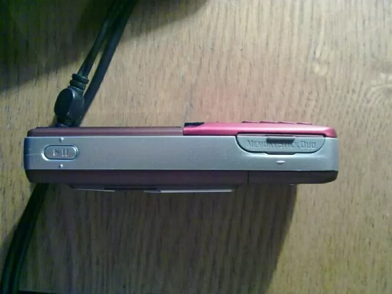 Продам телефон Sony Ericsson К750i (красный)  3